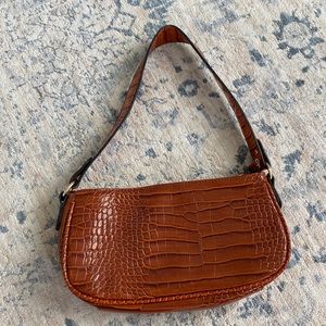 BROWN LEATHER PURSE